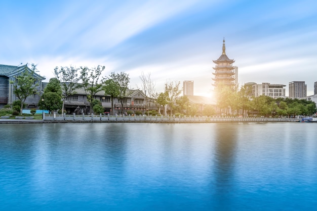 Antiguo canal muelle en huaian, china