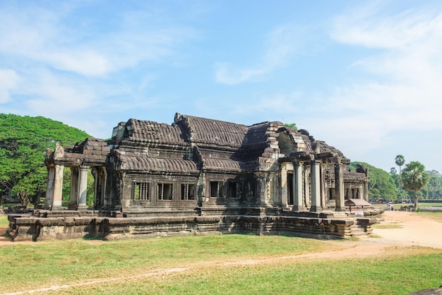 Antiguo castillo en camboya con hermoso skyvivid