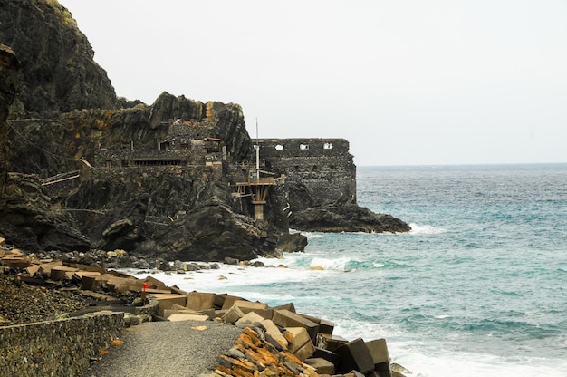 Antiguo castillo de roca vieja