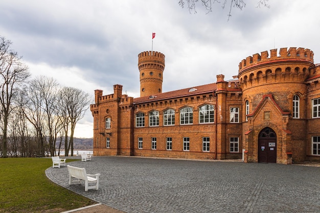 Foto antiguo conjunto de castillo de ladrillos rojos de raudone lituania