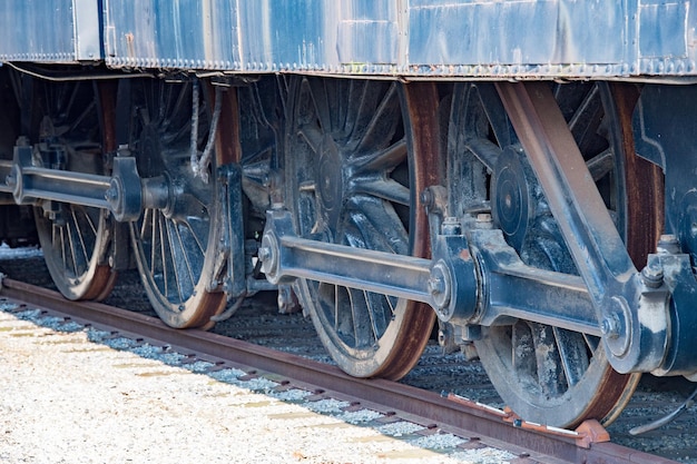 Foto antiguo detalle del tren de hierro de la máquina de vapor de cerca