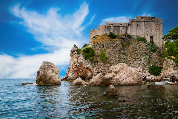 El antiguo edificio de Fort Lovrijenac o San Lorenzo en Dubrovnik, Croacia