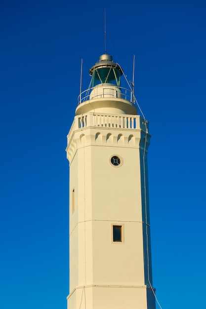 Antiguo faro en Rimini, Italia