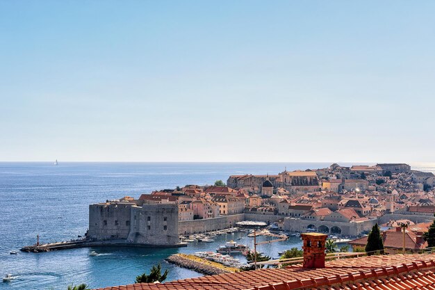 Antiguo fuerte de Dubrovnik y el Mar Adriático, Croacia.