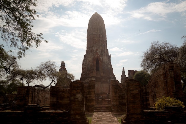 Antiguo y hermoso templo tailandés Wat Mahathat Parque Histórico de Ayutthaya Ayutthaya Tailandia