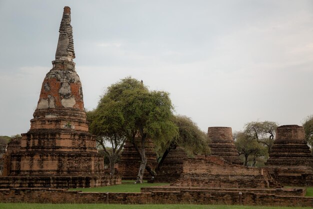 Antiguo y hermoso templo tailandés Wat Mahathat Parque Histórico de Ayutthaya Ayutthaya Tailandia