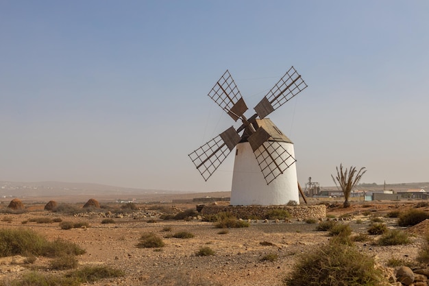 Antiguo molino de viento en la isla de Fuerteventura Islas Canarias España