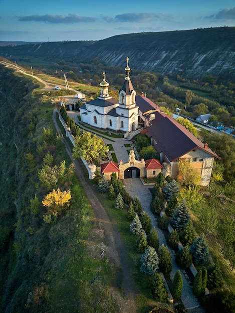 Antiguo Monasterio de Orhei en la República de Moldavia. Vista aérea