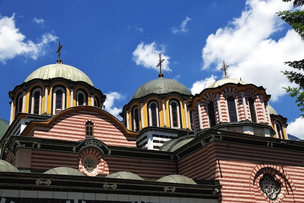 El antiguo monasterio de Rila en Bulgaria