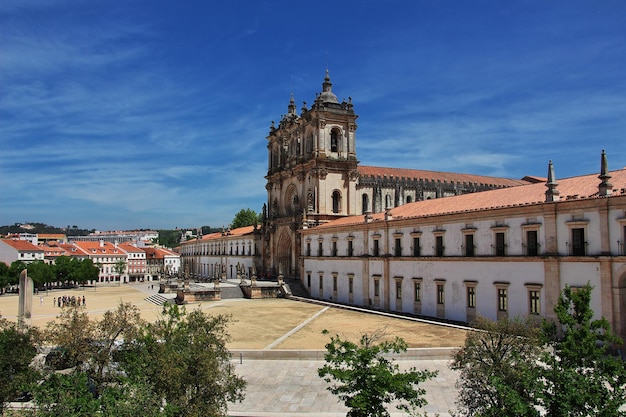 El antiguo monasterio de Santa María de Alcobaca en Portugal