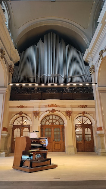 antiguo órgano de la iglesia católica