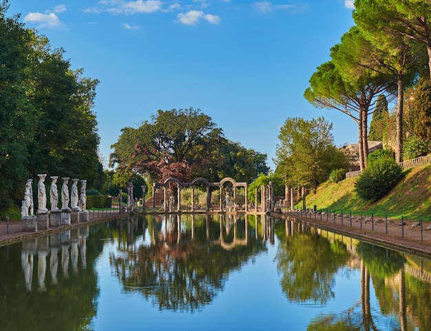 El antiguo paisaje de Canopus de piscina