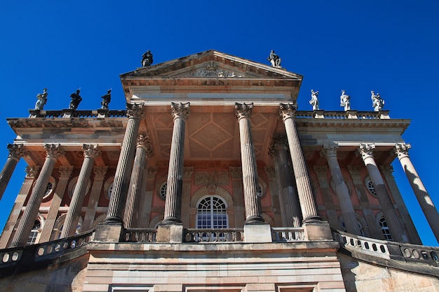 Antiguo palacio de Potsdam cerca de Berlín en Alemania