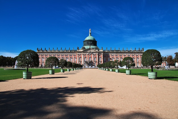 Antiguo palacio de Potsdam cerca de Berlín en Alemania