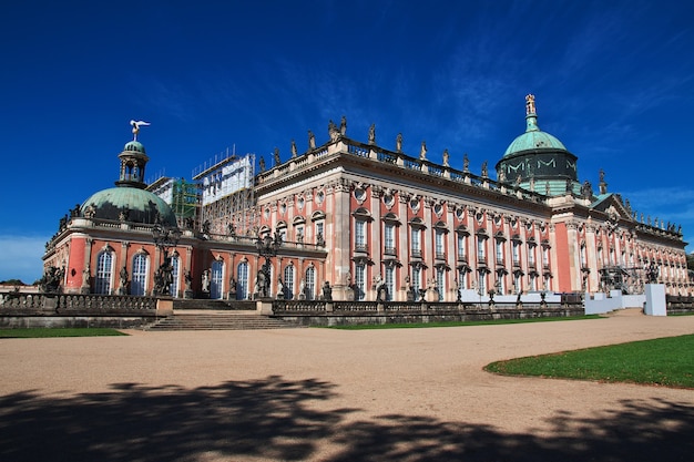 Antiguo palacio de Potsdam cerca de Berlín en Alemania