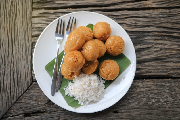 Un antiguo postre local tradicional en el sur de Tailandia.