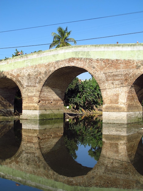 El antiguo puente en Cube