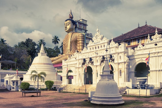 Antiguo templo budista en Dickwella Sri Lanka