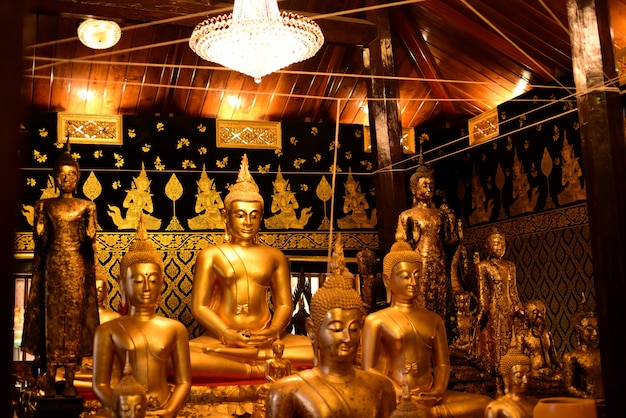 antiguo templo budista dorado