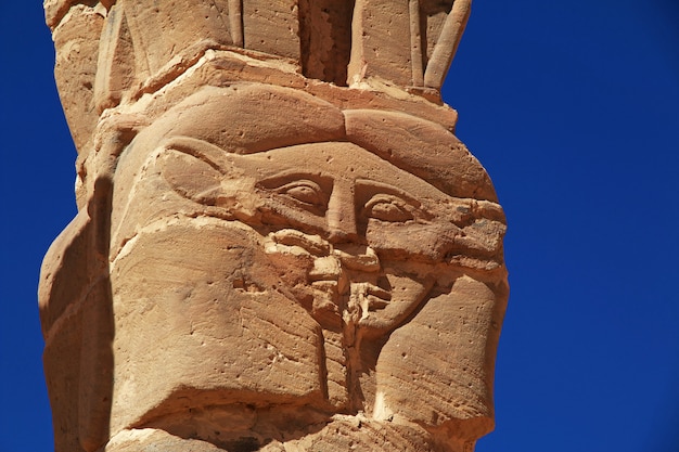 Antiguo templo del faraón en Jebel Barkal, Sudán