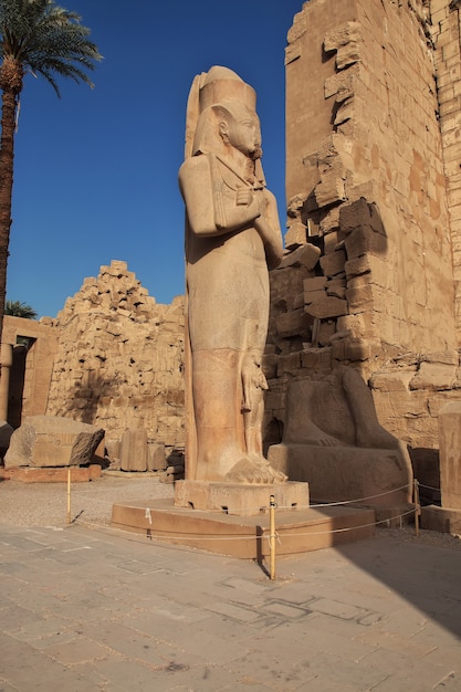 Antiguo templo de Karnak en Luxor, Egipto