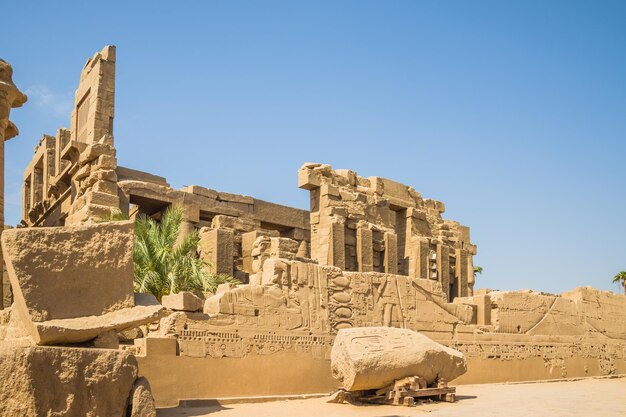 El antiguo templo de Karnak en Luxor, las ruinas de Tebas, Egipto