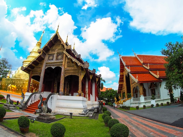 El antiguo templo de Tailandia con vista de ojo de pez