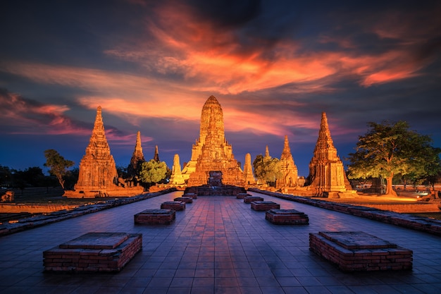 Antiguo templo Wat Chaiwatthanaram de la provincia de Ayutthaya