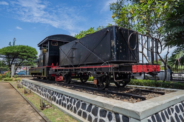 Antiguo tren locomotora en la antigua estación de tren