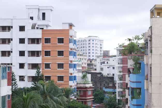 Antiguos edificios residenciales en la ciudad de dhaka en bangladesh