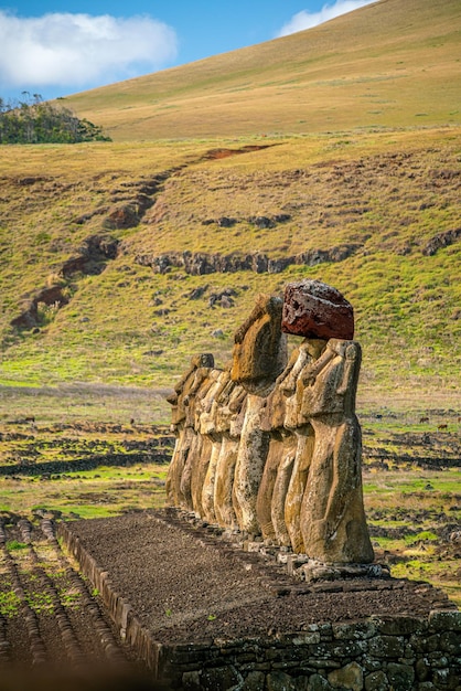 Los antiguos moai en la Isla de Pascua en Chile