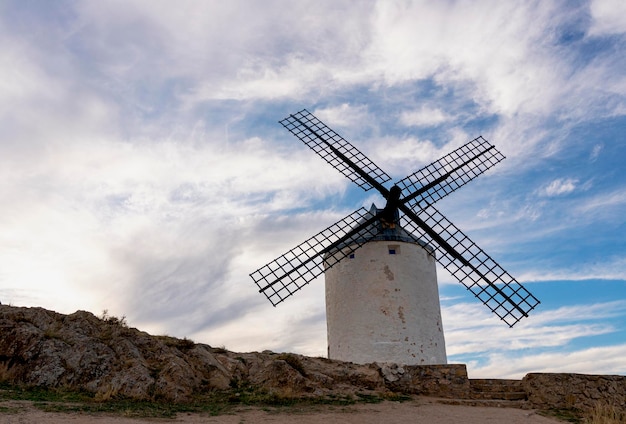 Antiguos molinos de viento en Castilla la Mancha España lugar de interés turístico por Cervantes'