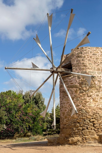 Foto antiguos molinos de viento de piedra zona de lassithi isla creta grecia