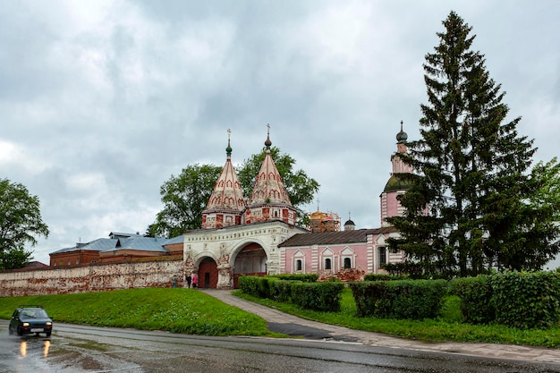 Antiguos templos y monasterios de la ciudad de Suzdal Rusia