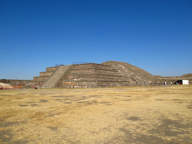 Antike Ruinen der Azteken Teotihuacan Mexiko