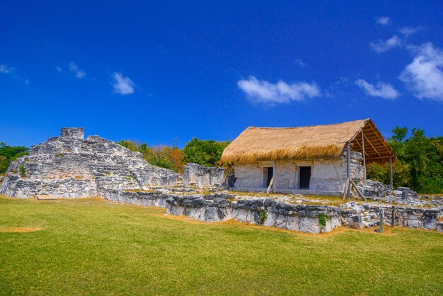 Antike Ruinen der Maya in der archäologischen Zone El Rey in der Nähe von Cancun Yukatan Mexiko