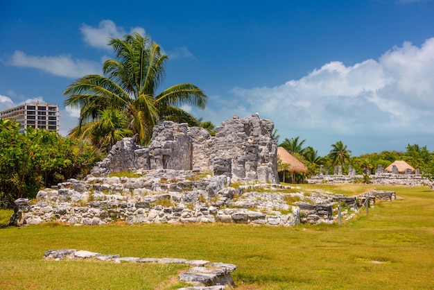 Antike Ruinen der Maya in der archäologischen Zone El Rey in der Nähe von Cancun Yukatan Mexiko