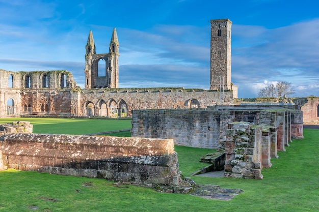 Antike Ruinen der St.-Andreas-Kathedrale in der Region St. Andrews Fife