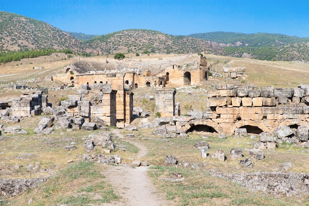 Antike Ruinen in Hierapolis Pamukkale Türkei