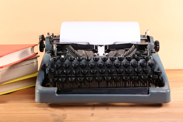 Antike Schreibmaschine Vintage Schreibmaschine auf dem Tisch