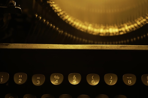 Antike Schreibmaschine Vintage Typewriter Machine Closeup PhotoCloseup Ansicht einer alten Schreibmaschine