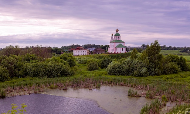 Antike Tempel und Klöster der Stadt Susdal