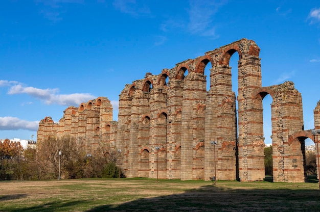 Foto antikes aquädukt der wunder aus der römerzeit merida badajoz aus dem 1. jahrhundert