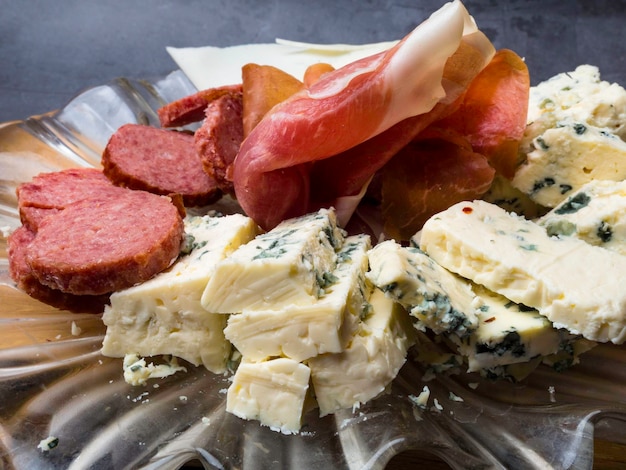 Antipasti-Platte kalter Käse-Salami-Krabben-Tintenfisch-Platte