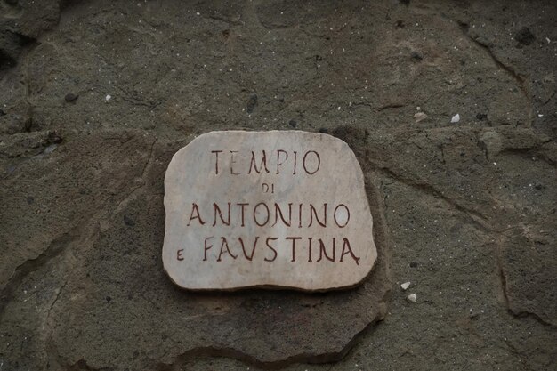 Antonino- und faustina-tempel in rom