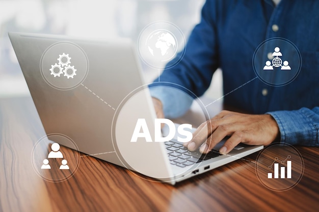 Anuncios programáticos concepto de publicidad concepto de marketing digital anuncio en línea en el sitio web y las redes sociales