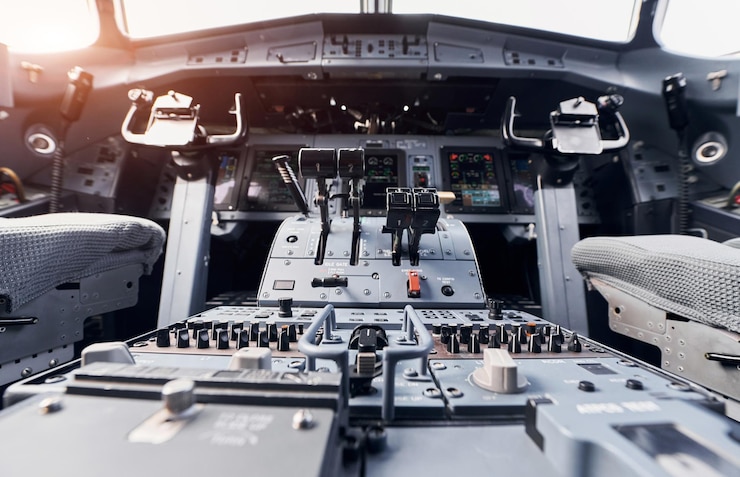 Foto anzeige mit informationen fokussierte nahaufnahme des flugzeugcockpits