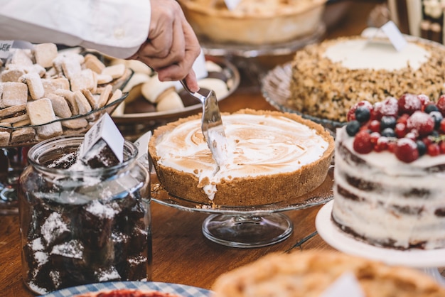 Anzeige von süßen Desserts bei einer Feier