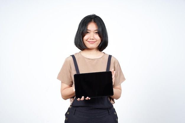 Anzeigen von Apps oder Anzeigen auf dem leeren Bildschirm Tablet der schönen asiatischen Frau, Isolated On White Background