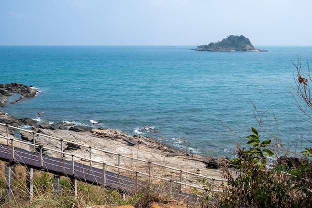 Ao Pakarang, auch bekannt als Ao Karang Strand, liegt an der äußersten Südspitze von Koh Samed, THAILAND
